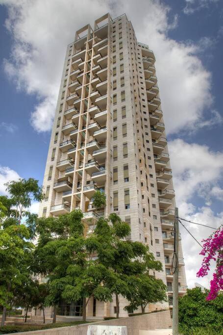 Appartamento Beautiful Penthouse W/Amazing View, Prime Location Ramat Gan Esterno foto