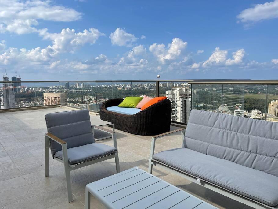 Appartamento Beautiful Penthouse W/Amazing View, Prime Location Ramat Gan Esterno foto