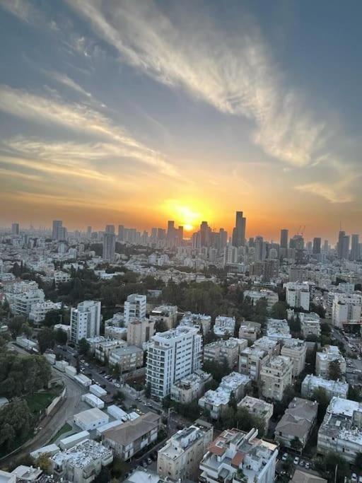 Appartamento Beautiful Penthouse W/Amazing View, Prime Location Ramat Gan Esterno foto