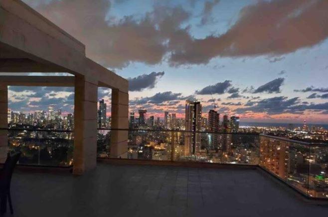Appartamento Beautiful Penthouse W/Amazing View, Prime Location Ramat Gan Esterno foto