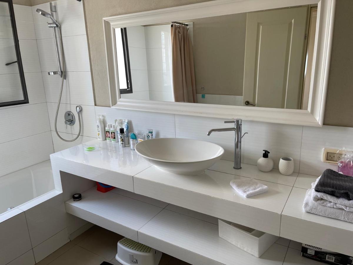 Appartamento Beautiful Penthouse W/Amazing View, Prime Location Ramat Gan Esterno foto