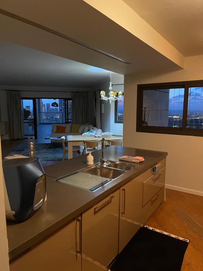Appartamento Beautiful Penthouse W/Amazing View, Prime Location Ramat Gan Esterno foto