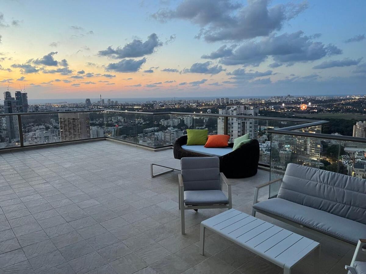 Appartamento Beautiful Penthouse W/Amazing View, Prime Location Ramat Gan Esterno foto