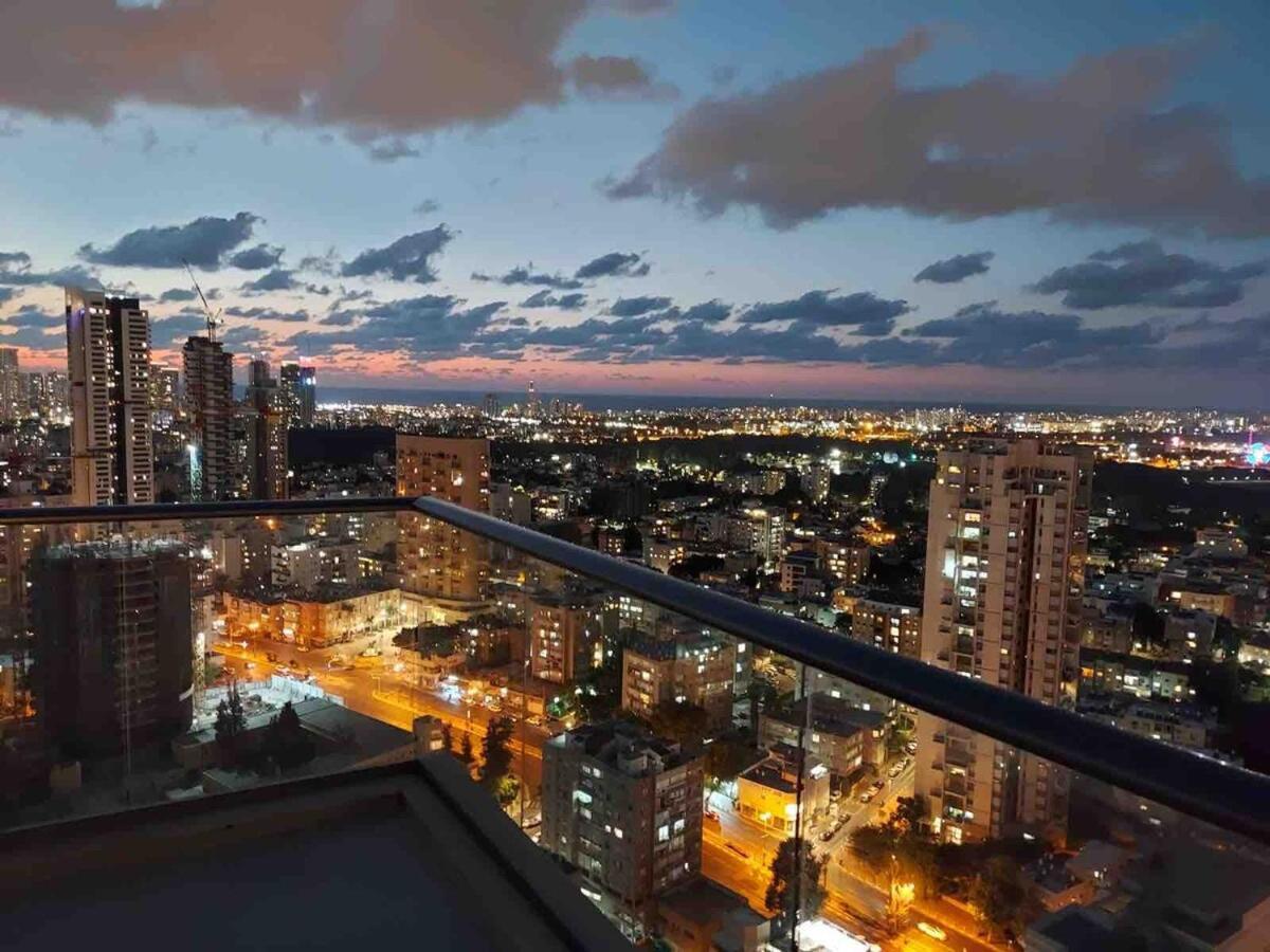 Appartamento Beautiful Penthouse W/Amazing View, Prime Location Ramat Gan Esterno foto