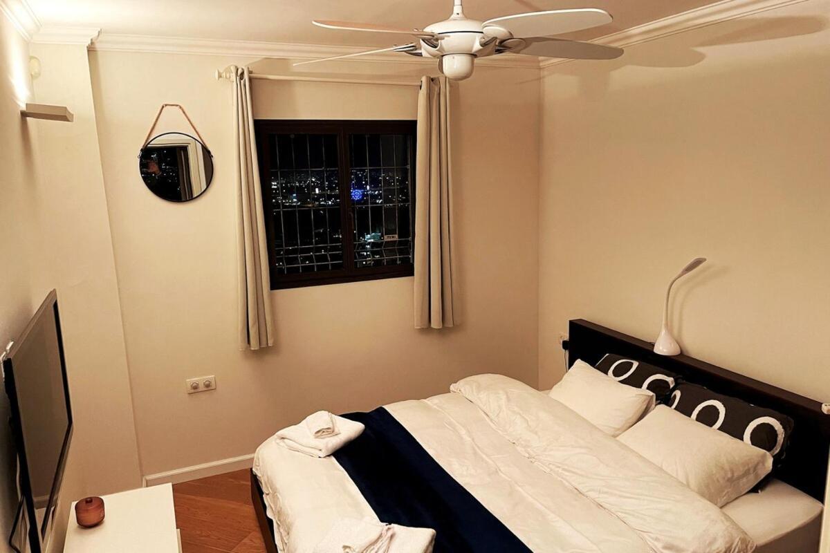Appartamento Beautiful Penthouse W/Amazing View, Prime Location Ramat Gan Esterno foto