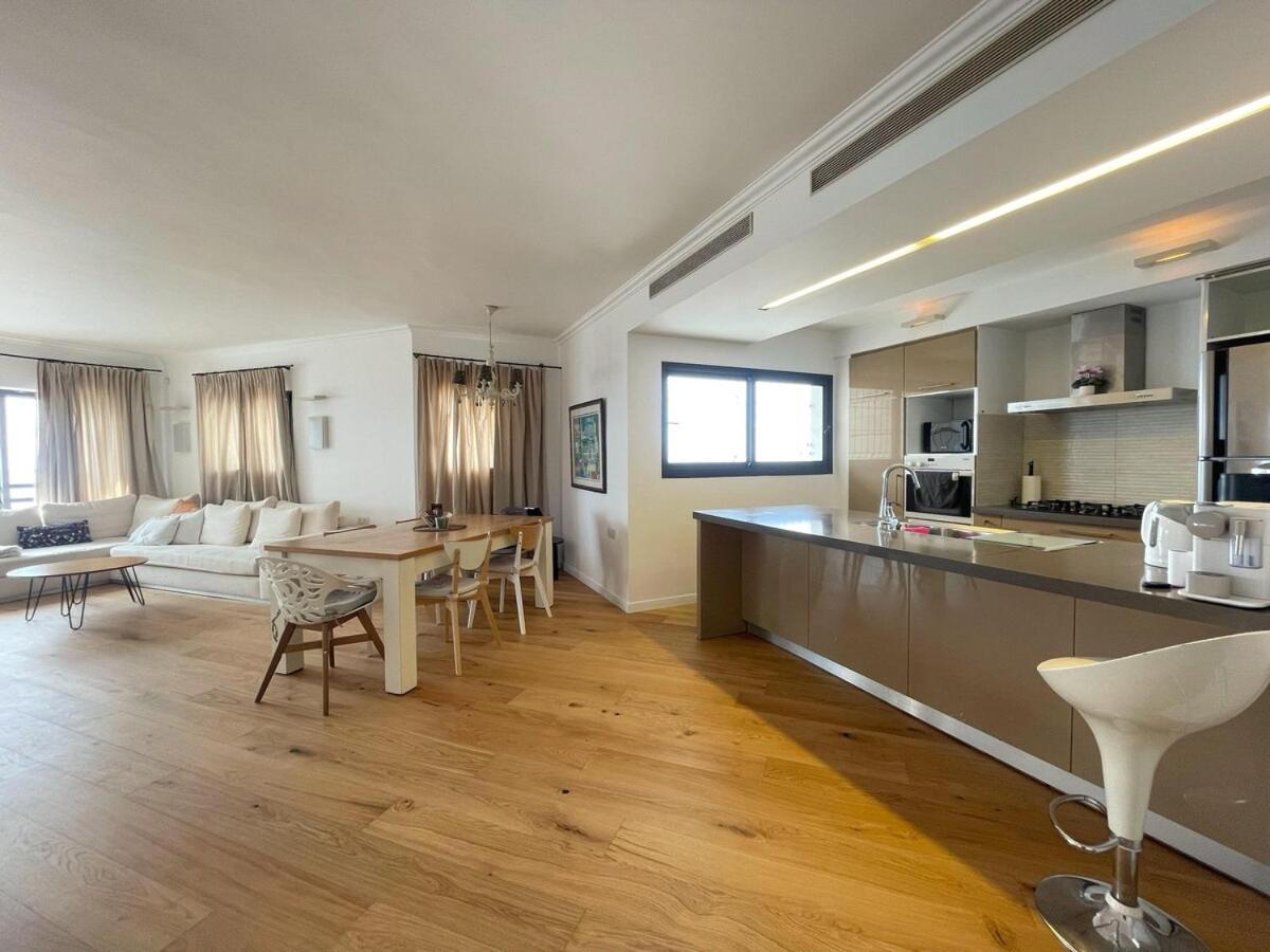 Appartamento Beautiful Penthouse W/Amazing View, Prime Location Ramat Gan Esterno foto