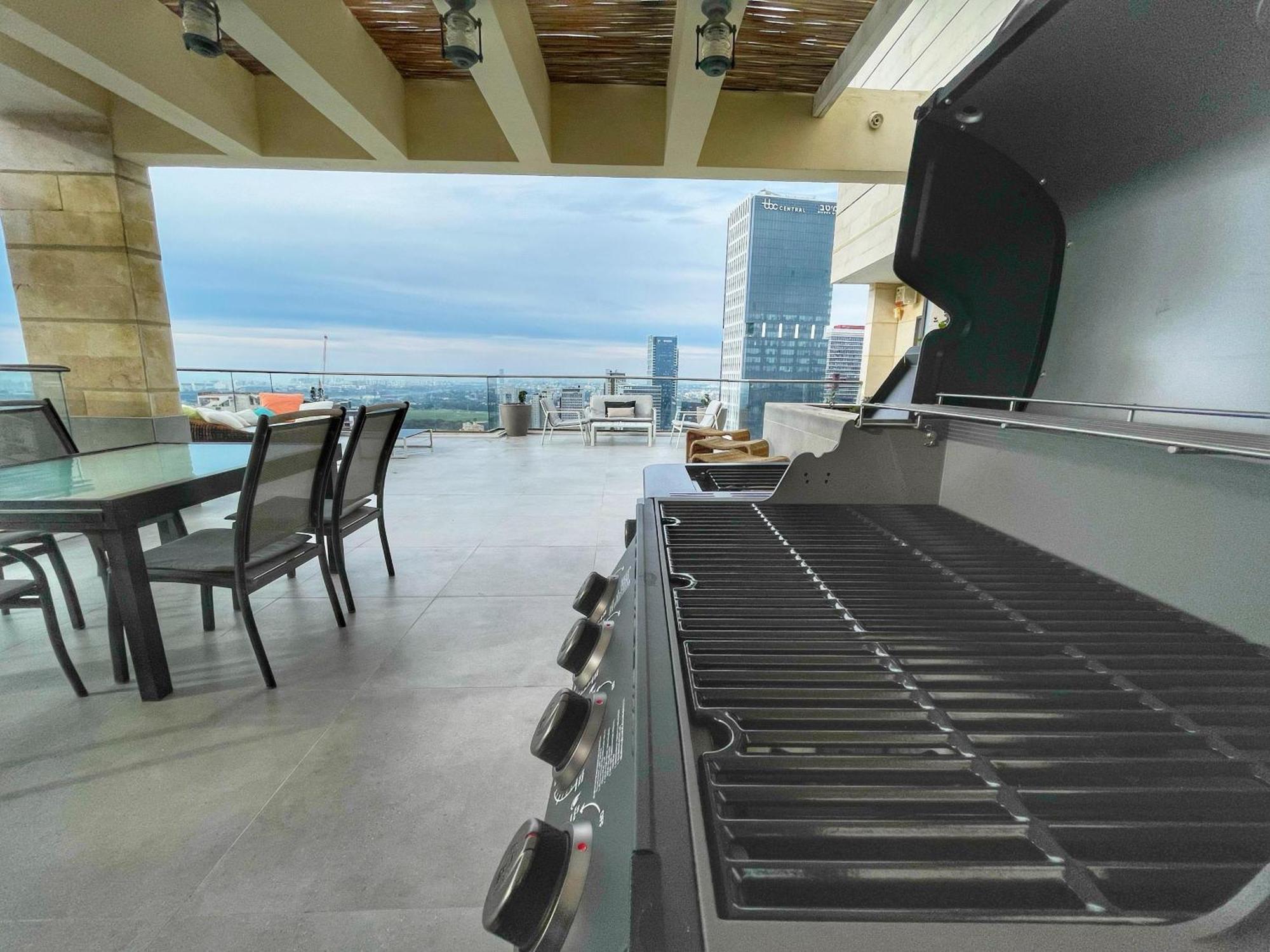 Appartamento Beautiful Penthouse W/Amazing View, Prime Location Ramat Gan Esterno foto